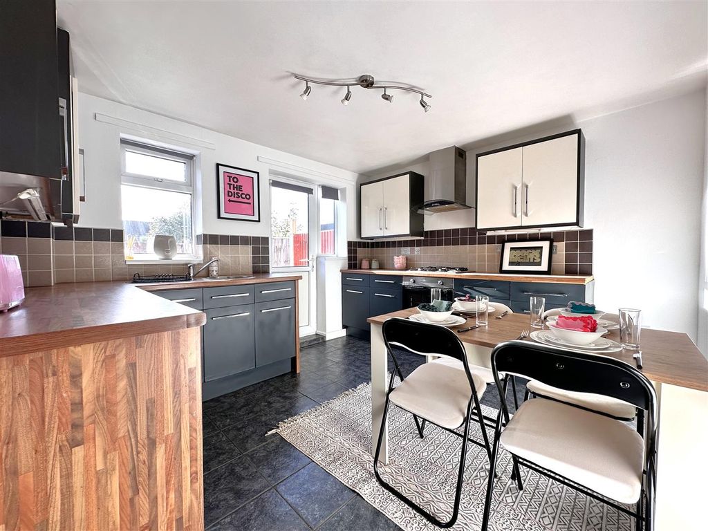 Property photo 2 of 14 Kitchen/Diner 285