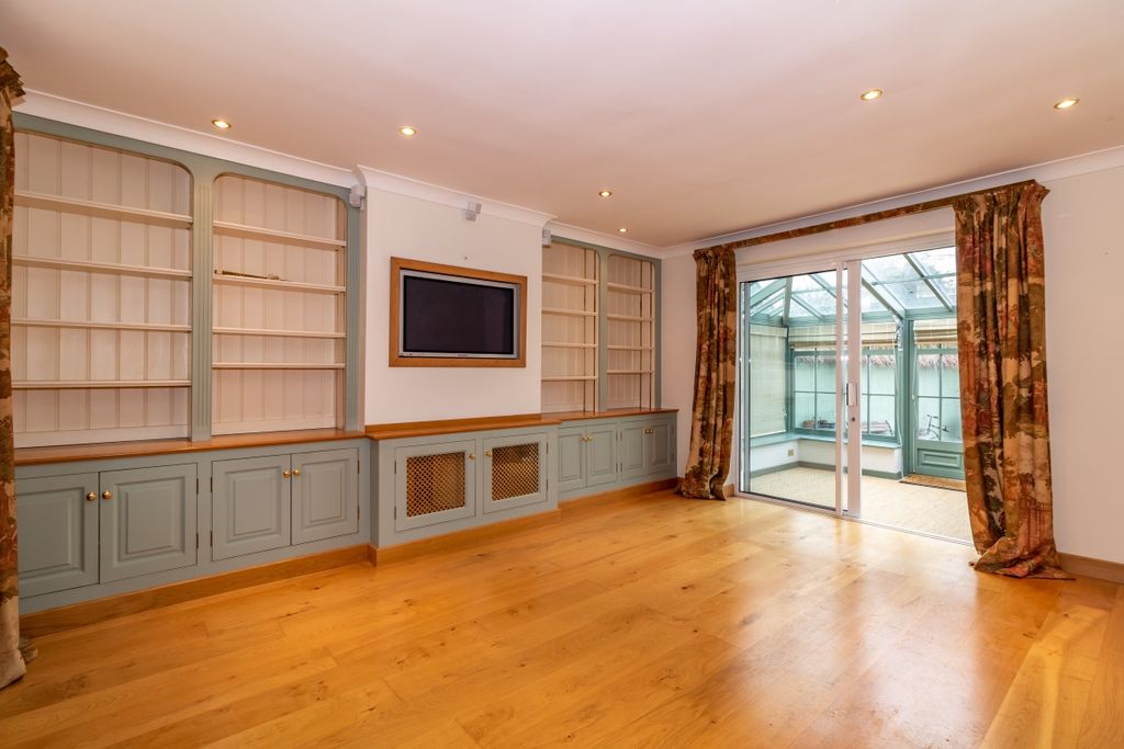 Property photo 2 of 9 84357