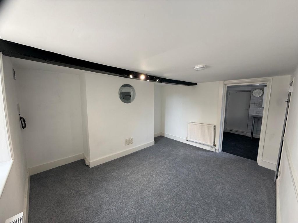 Property photo 3 of 10 Photo 7