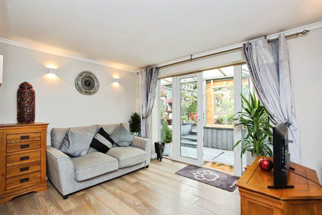 Property photo 3 of 18 Pbox-Img.Jpg
