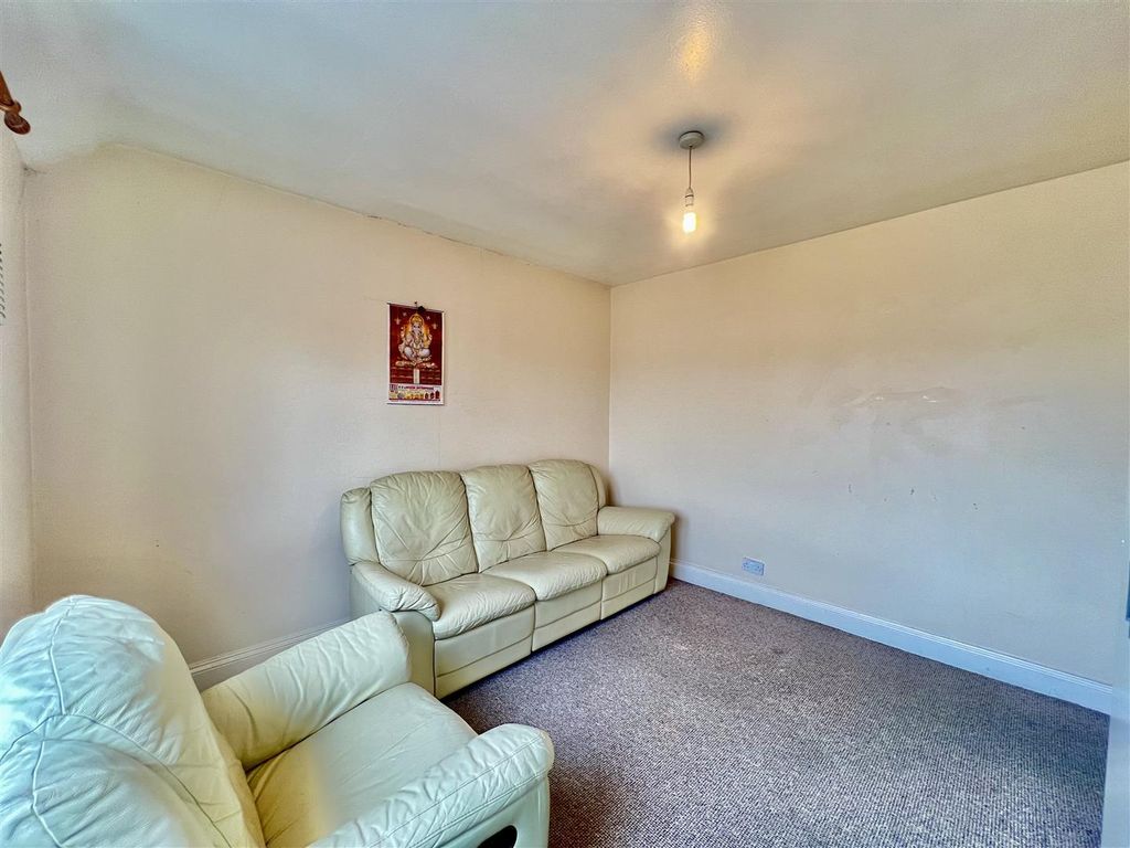 Property photo 2 of 5 Living Room