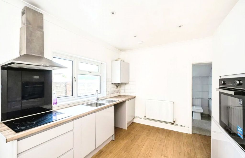Property photo 2 of 12 Picture No. 35