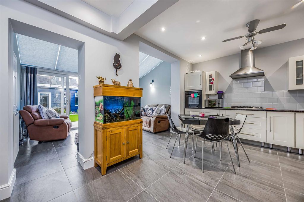 Property photo 2 of 20 82 Lovett Road, Portsmouth-Small-Porticomarketing-