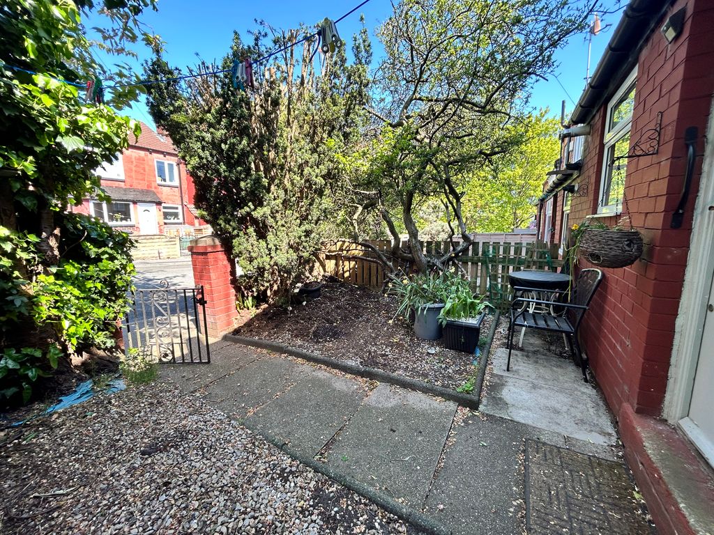 Property photo 3 of 8 Garden