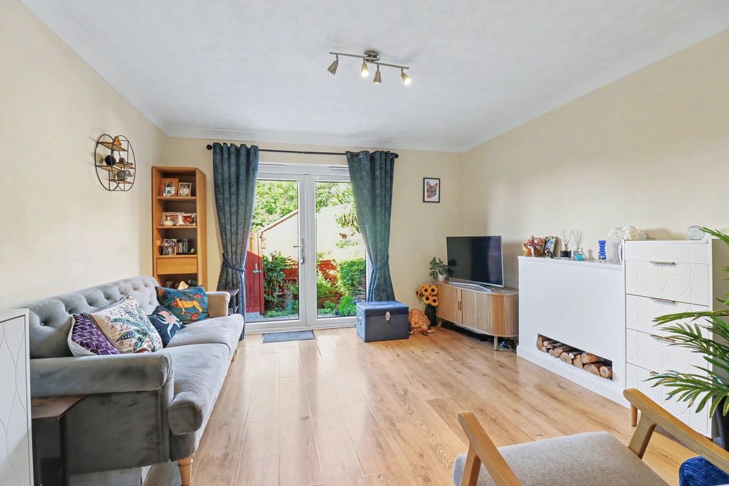 Property photo 2 of 11