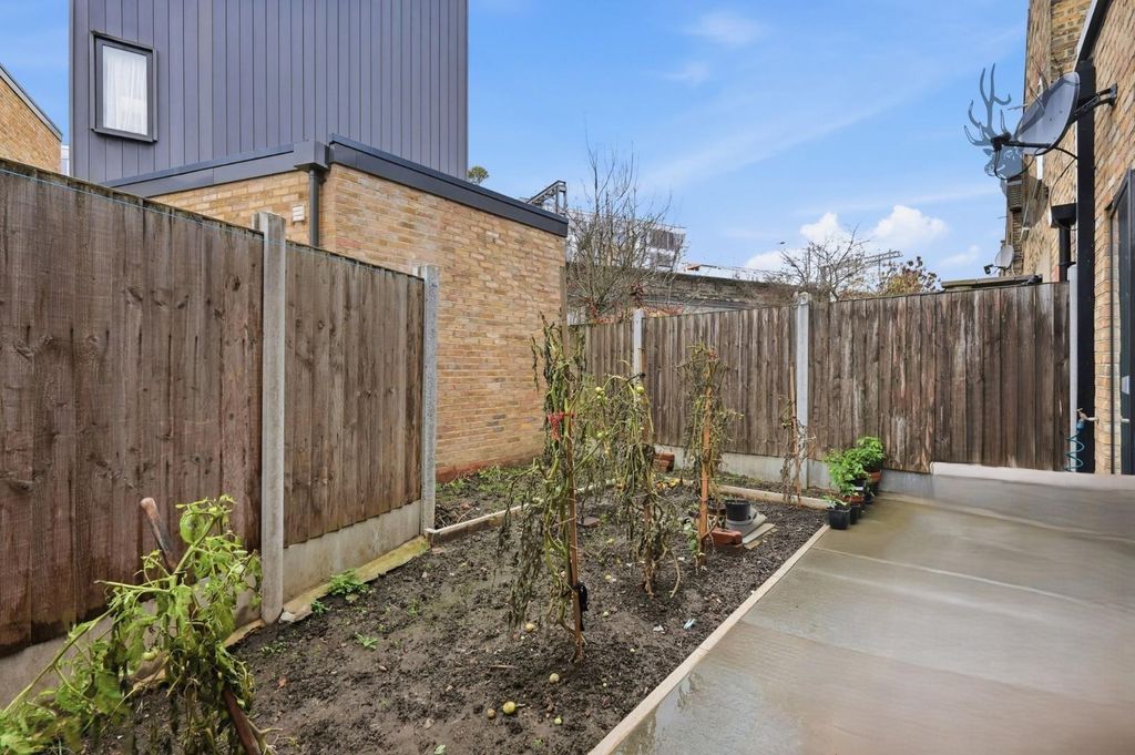 Property photo 3 of 8