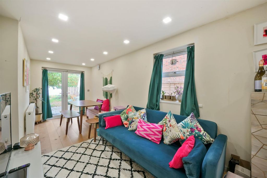 Property photo 2 of 14 Ground Floor 135 Willingdon Road - Jkg2O49Aeerdz7H