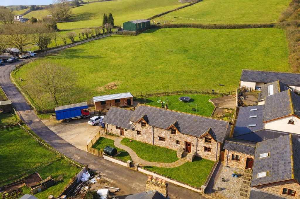 Property photo 2 of 28