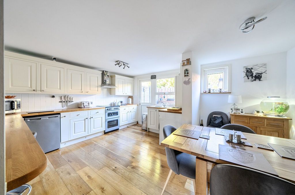 Property photo 3 of 17 Photo 8