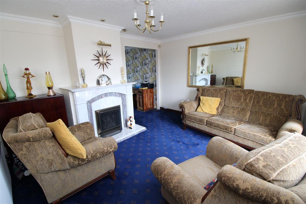 Property photo 2 of 27