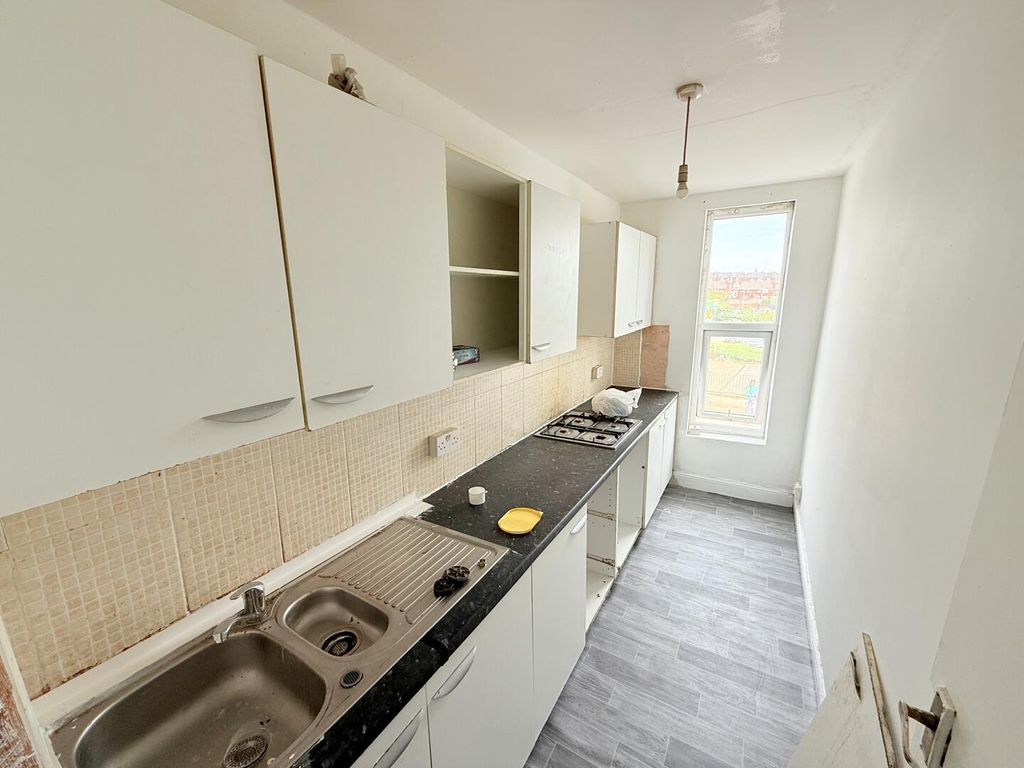 Property photo 3 of 5 Kitchen
