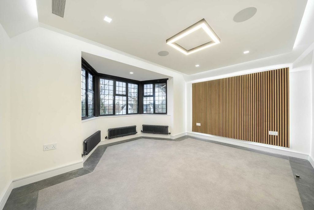 Additional image 6 of 3 bed flat to rentBeech Hill Avenue, Hadley Wood EN4