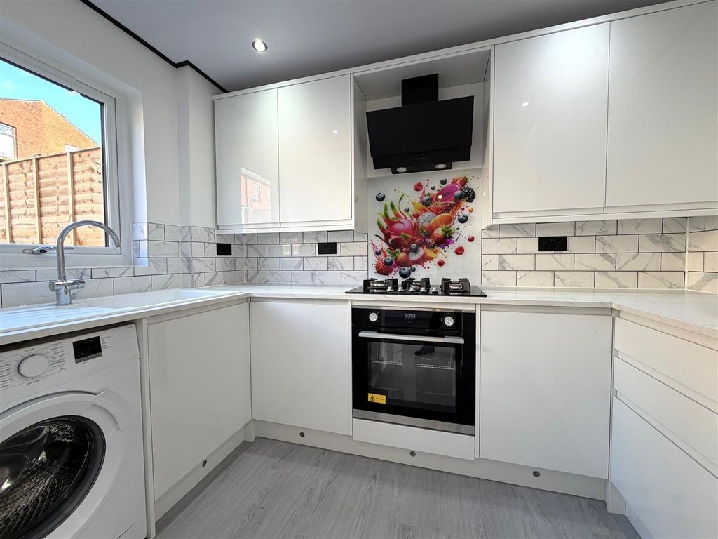 Property photo 3 of 33 Ff.Jpeg