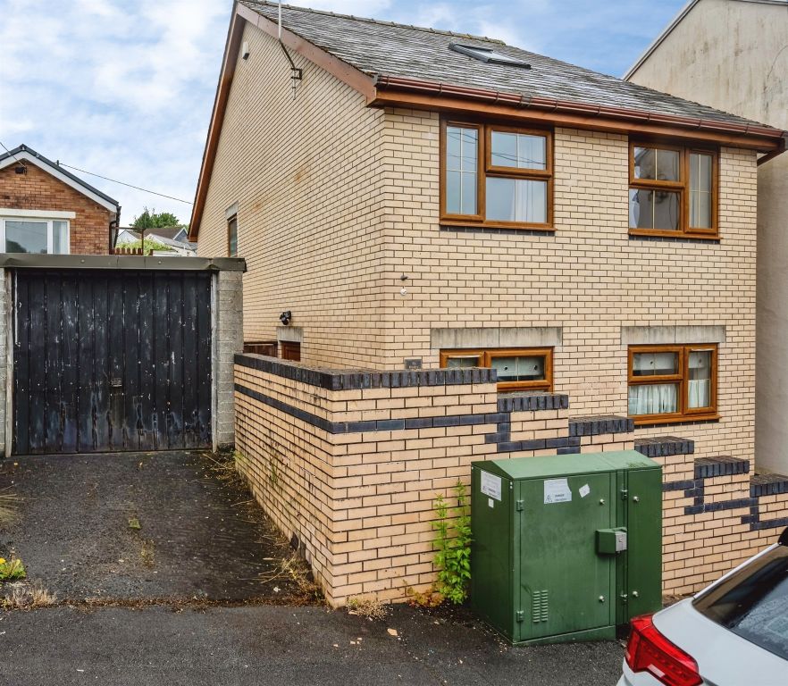 Property photo 3 of 20