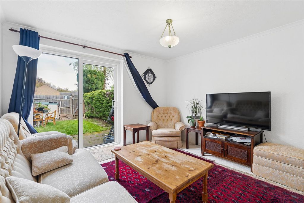 Property photo 2 of 12 Lounge