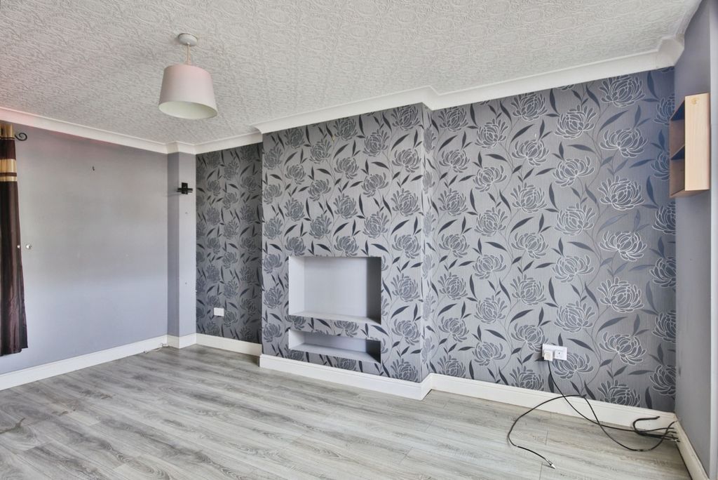 Property photo 3 of 9 4347727