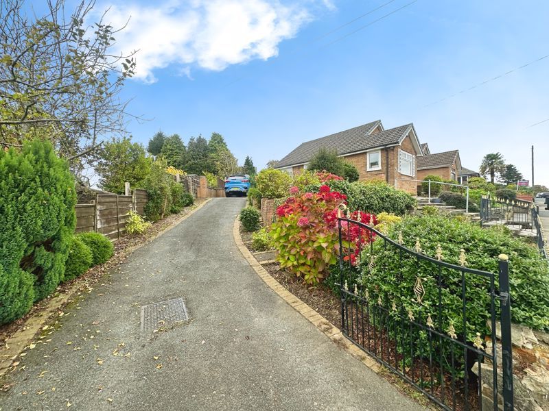 Property photo 3 of 18 Driveway