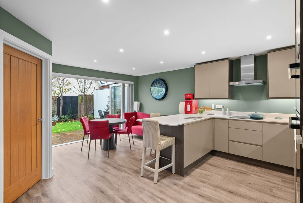 Property photo 2 of 20