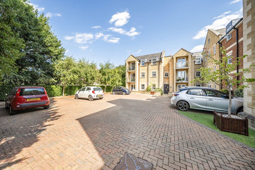 Property photo 3 of 21 1498869-2-6A67872...