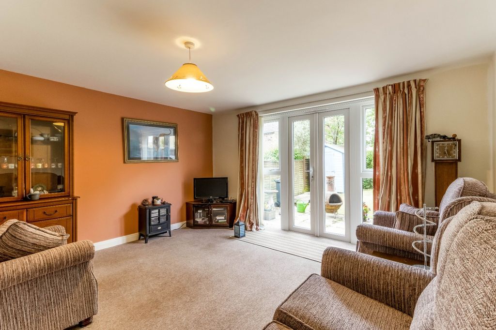 Property photo 2 of 16 Sittingroom