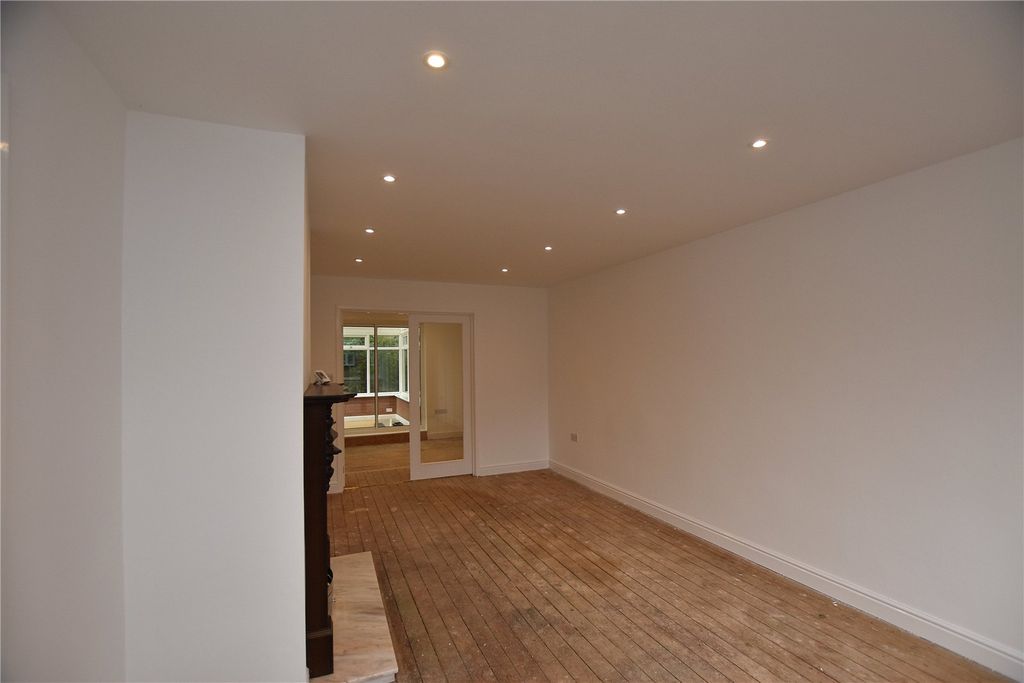 Property photo 3 of 15 Picture No. 02