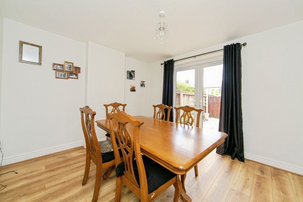 Property photo 3 of 12 Photo