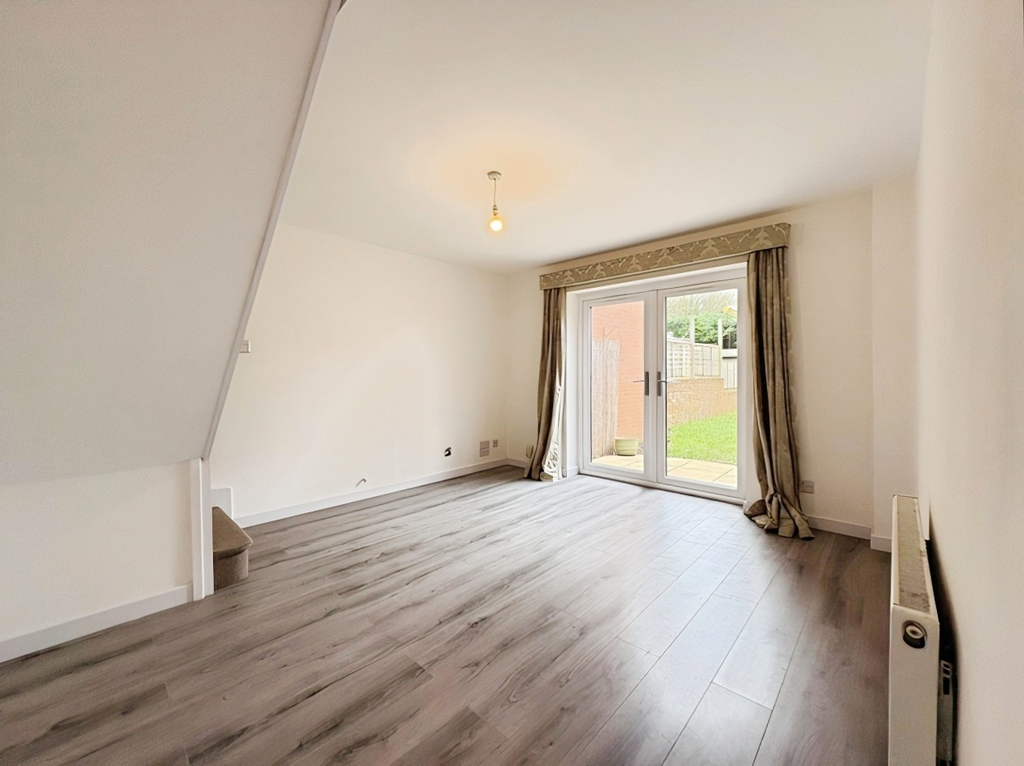 Property photo 3 of 7 Living Room