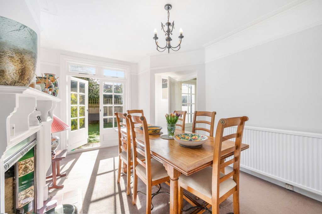 Property photo 2 of 23