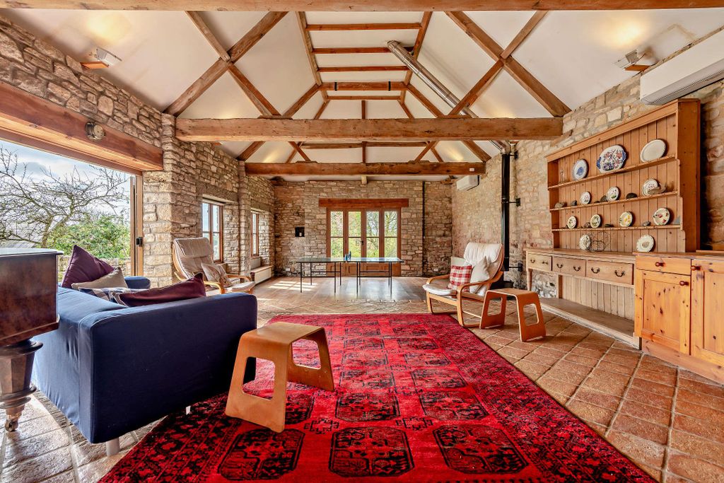 Property photo 2 of 14 Image