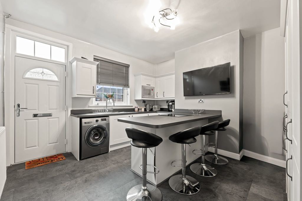 Property photo 3 of 18 P1696794-Edit