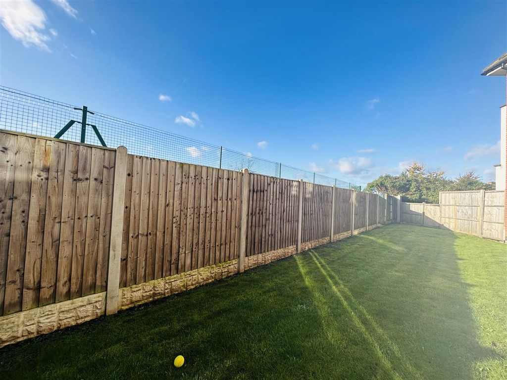 Property photo 3 of 11 Garden