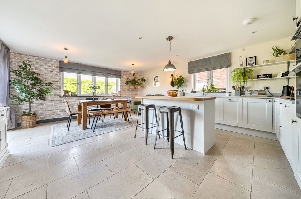 Property photo 2 of 20 1-69Efcf2F7Deb3-1...