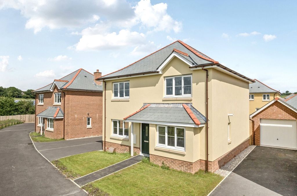 Property photo 1 of 17 External