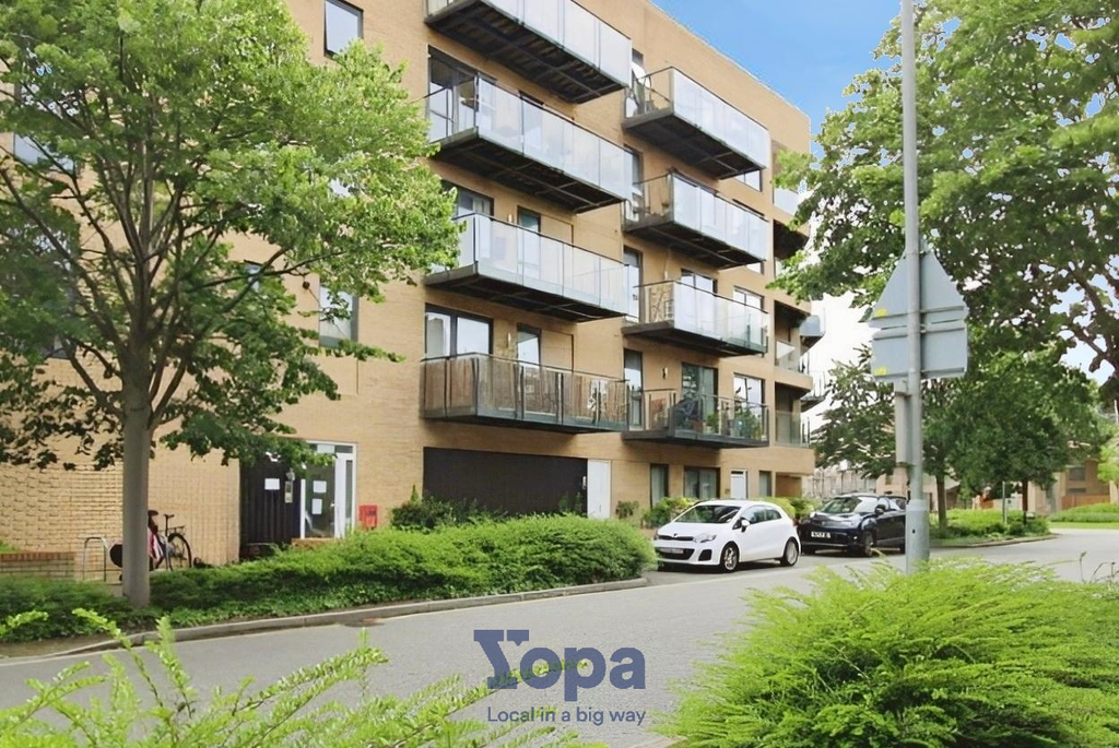 Property photo 1 of 15 First Floor Apartment