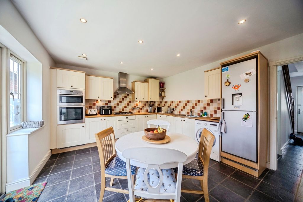 Property photo 2 of 19 Pbox-Img.Jpg