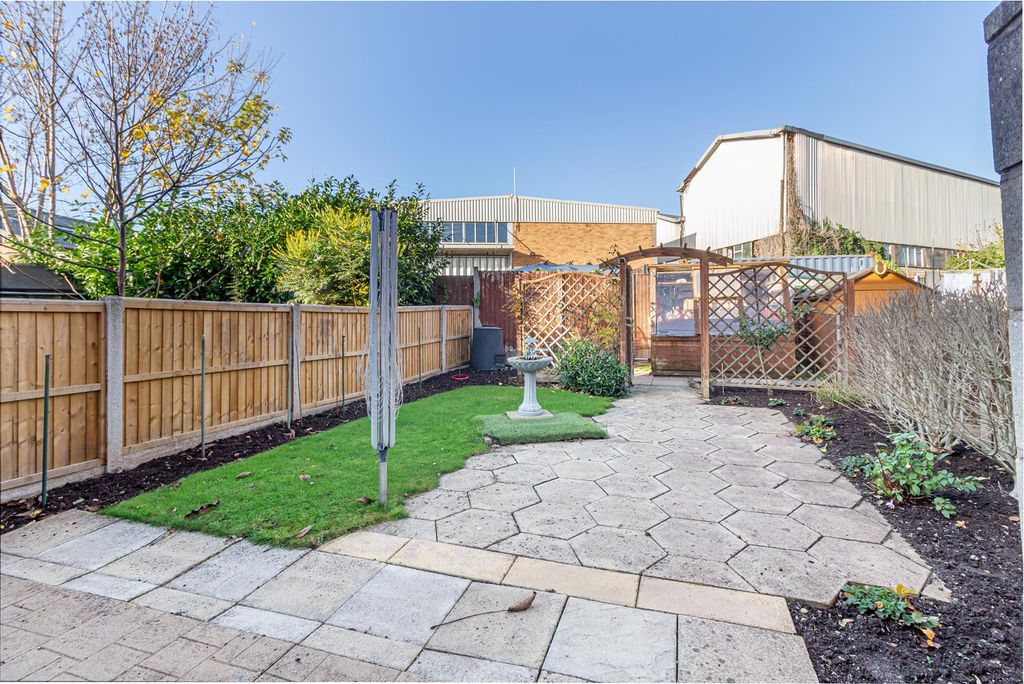 Property photo 3 of 23 Garden-2.Jpg