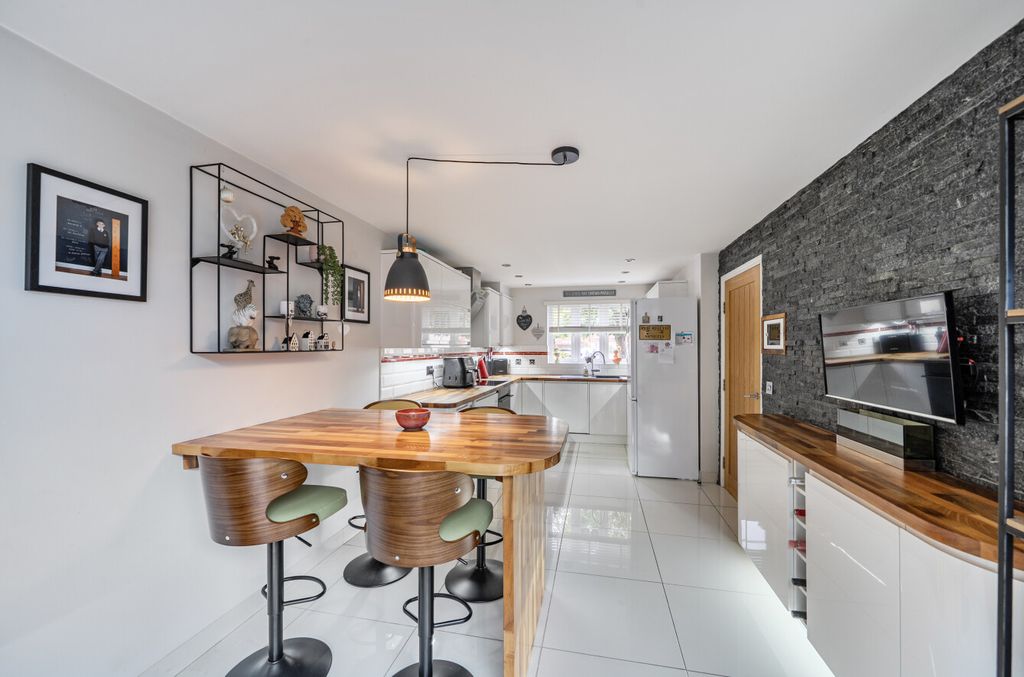 Property photo 3 of 22 15292577