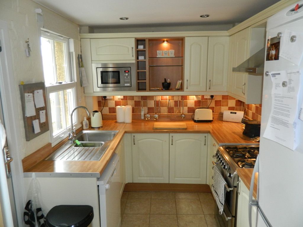 Property photo 2 of 15 Modern Fitted Kitchen