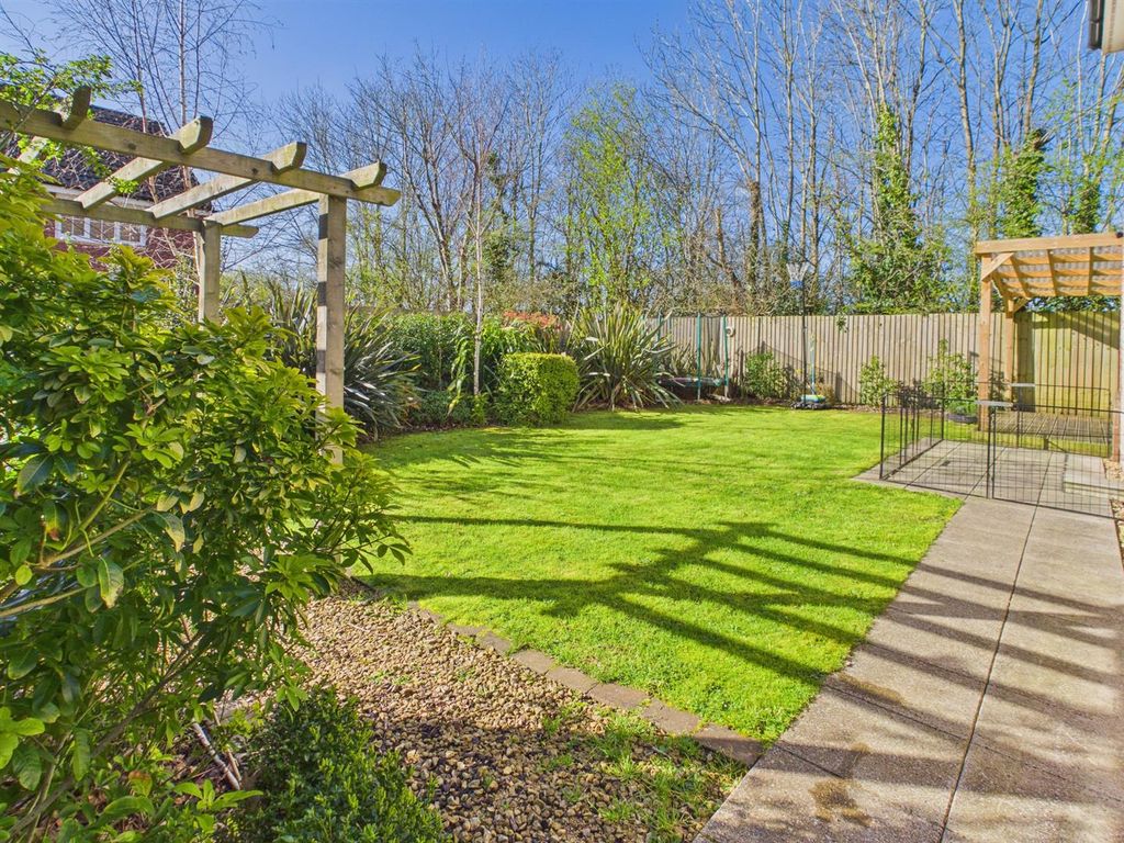 Property photo 3 of 23 Gardens