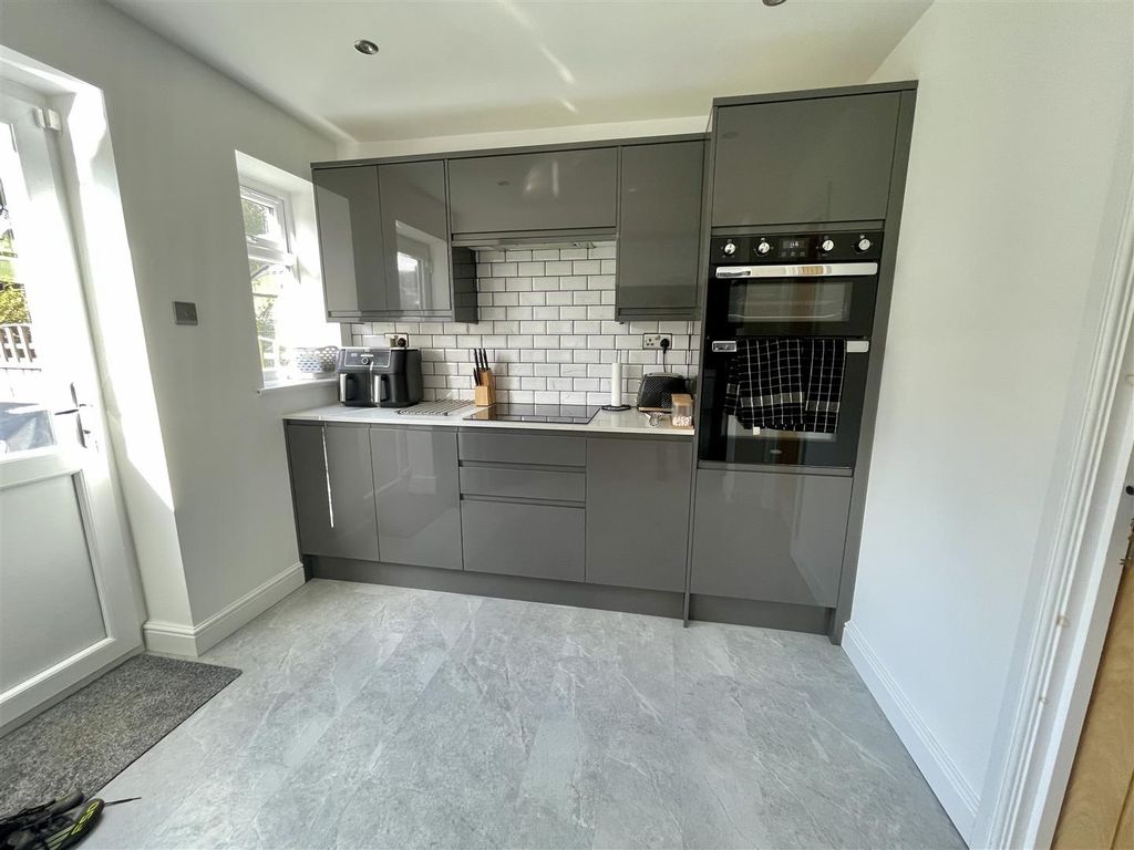 Property photo 3 of 14 Img_8247.Jpg