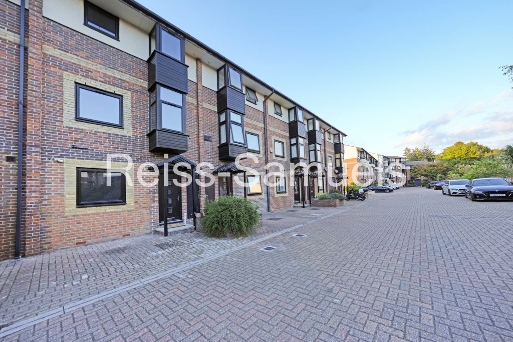 Property photo 1 of 51