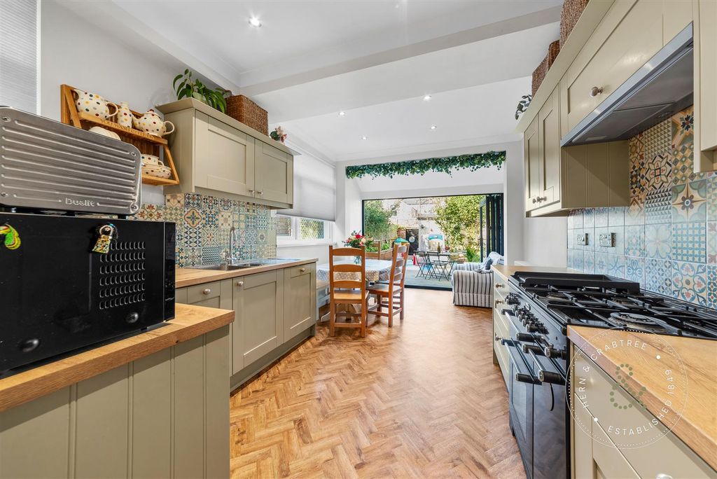 Property photo 3 of 37 Summerfield-Avenue-21.Jpg