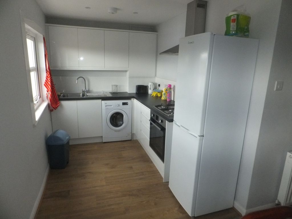 Property photo 3 of 6 Kitchen