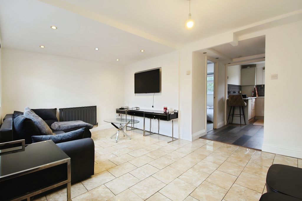 Property photo 2 of 8 Pbox-Living_Room-327272.Jpg