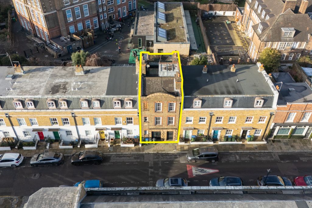 Property photo 2 of 24 61 King George Street, London Se10 8Qb