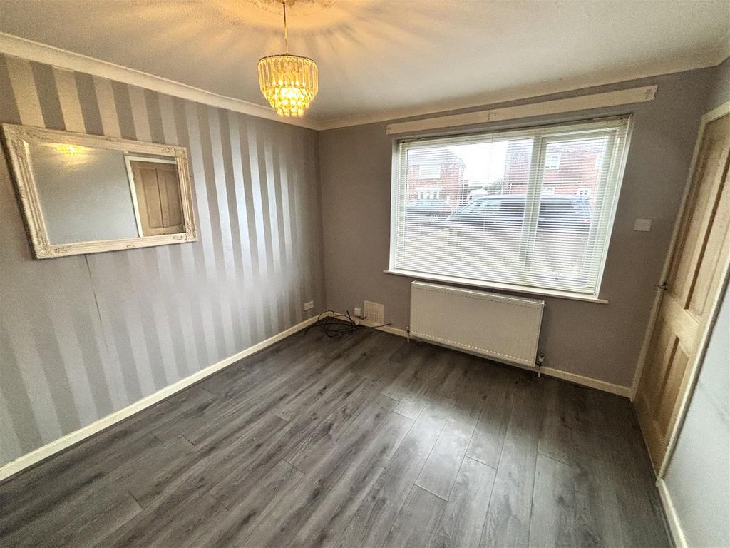 Property photo 2 of 10 Living Room