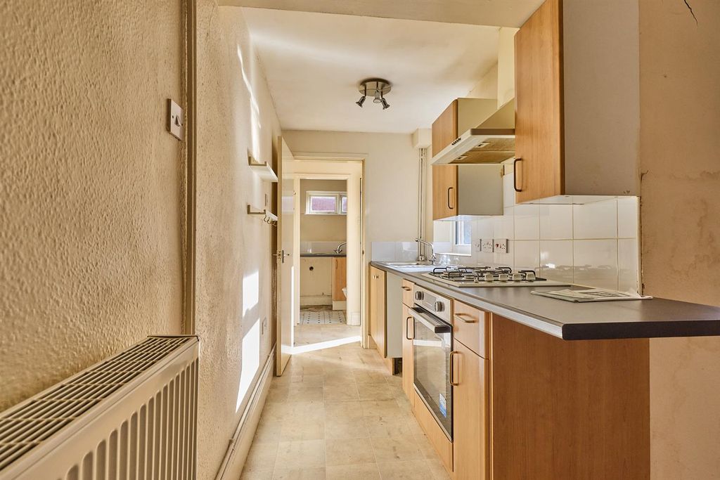 Property photo 2 of 10 Kitchen