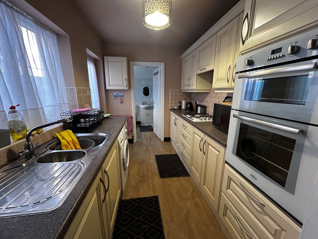 Property photo 2 of 7 Kitchen