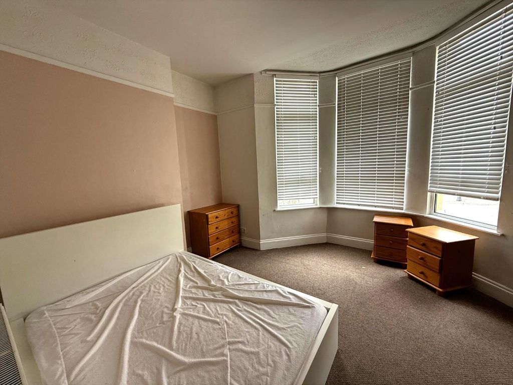 Property photo 2 of 6 Beau Bedddd.Jpg