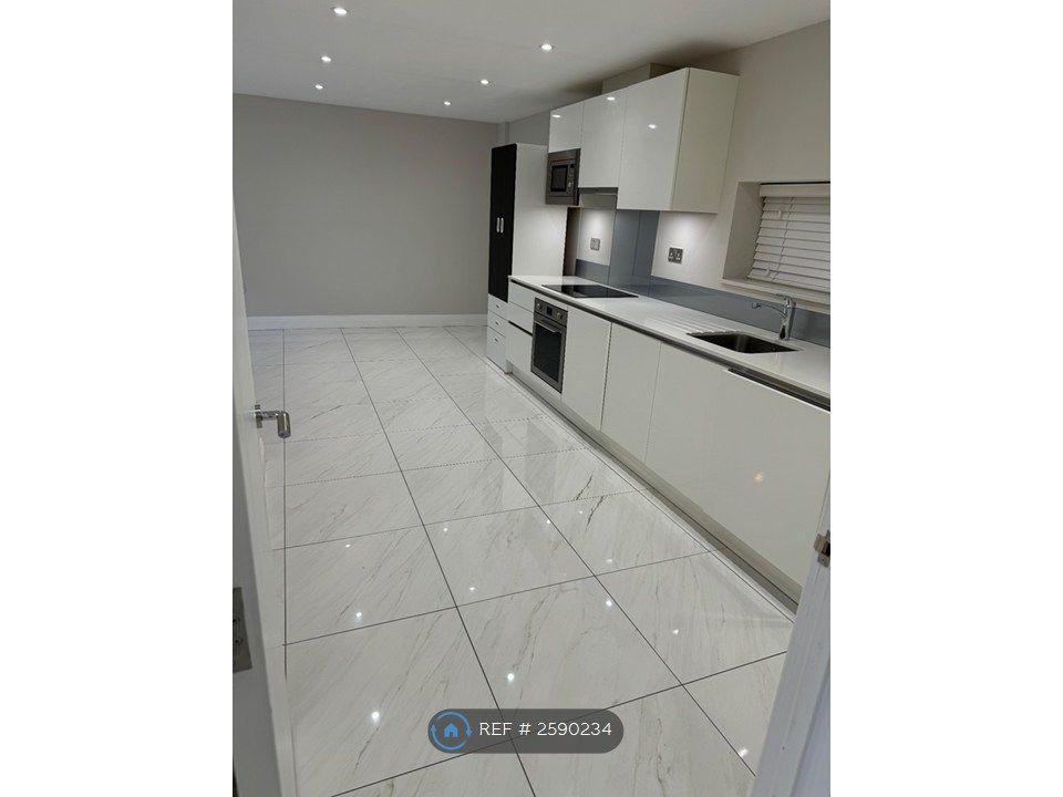 Property photo 2 of 31
